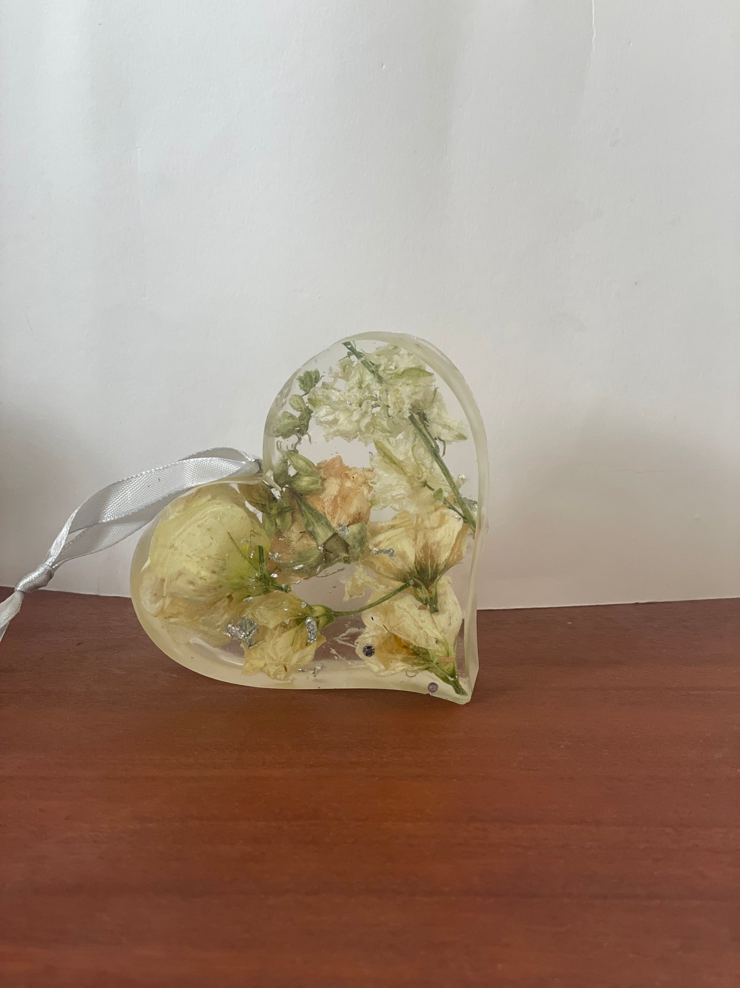 Flower preservation hanging heart