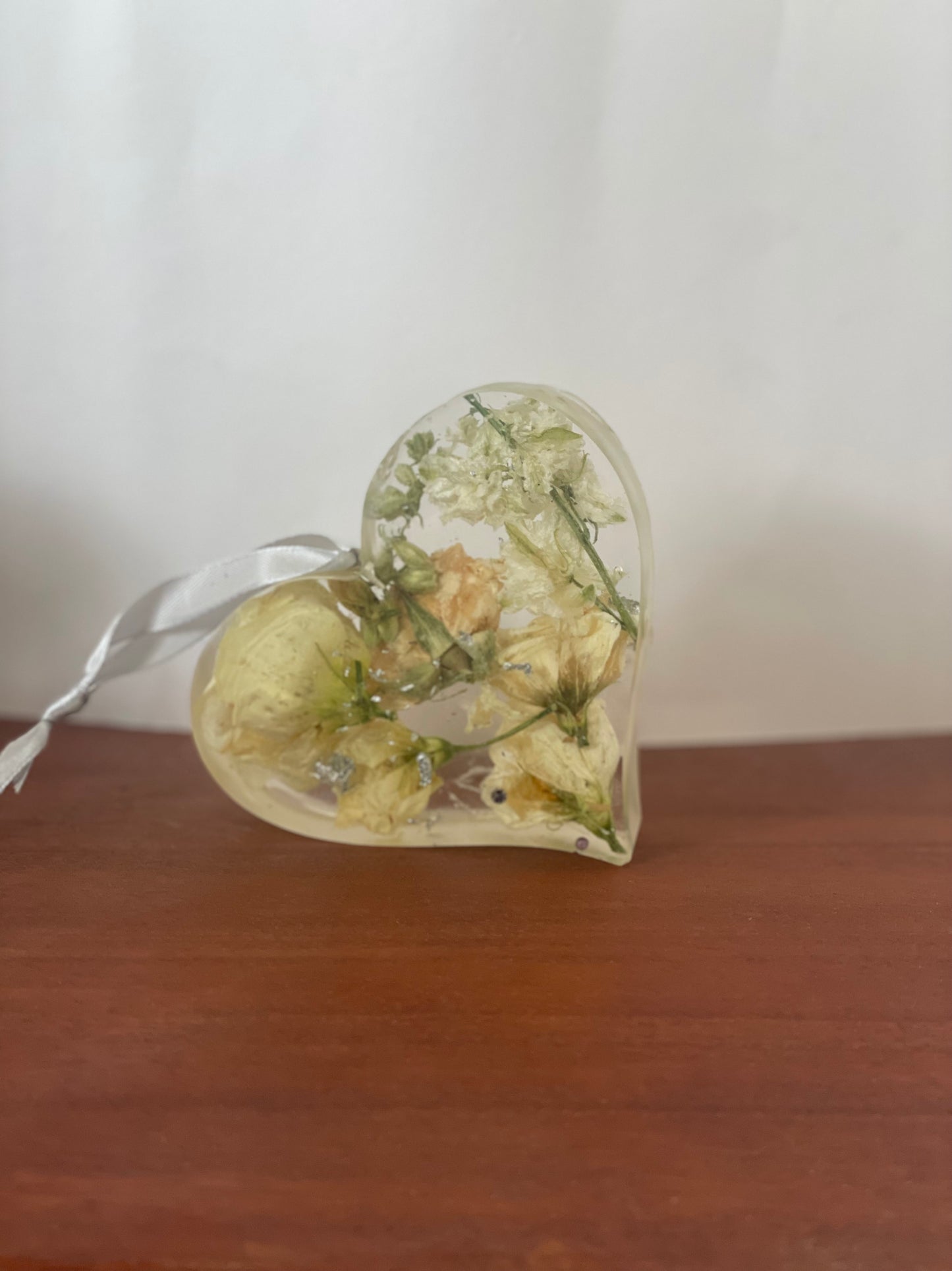 Flower preservation hanging heart