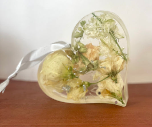Flower preservation hanging heart