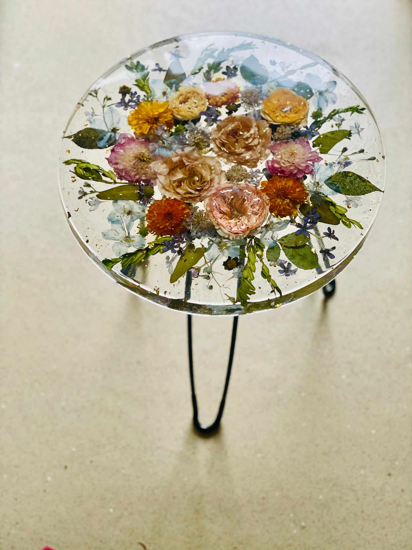 Flower preservation table