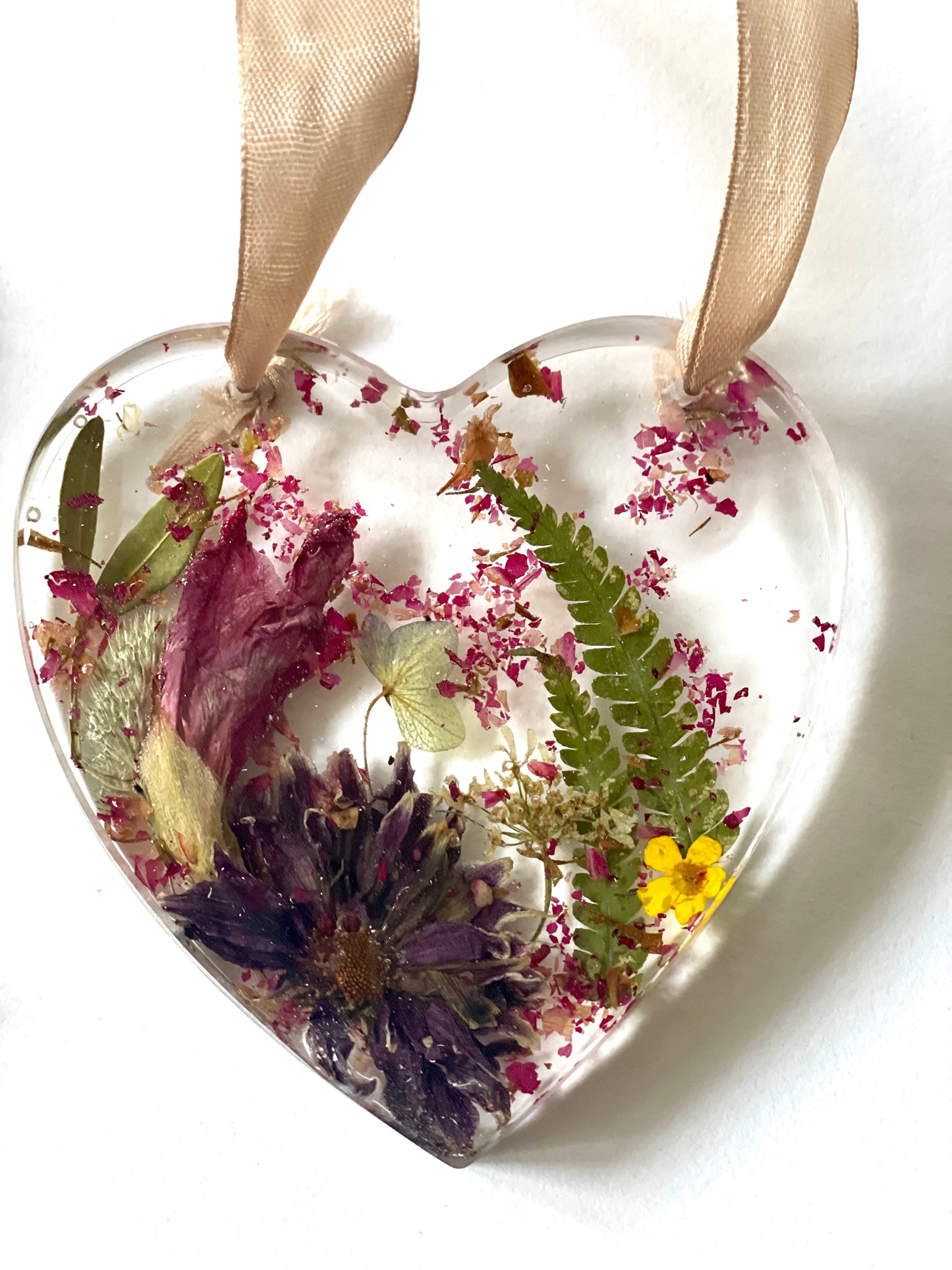 Dried flower resin hanging heart