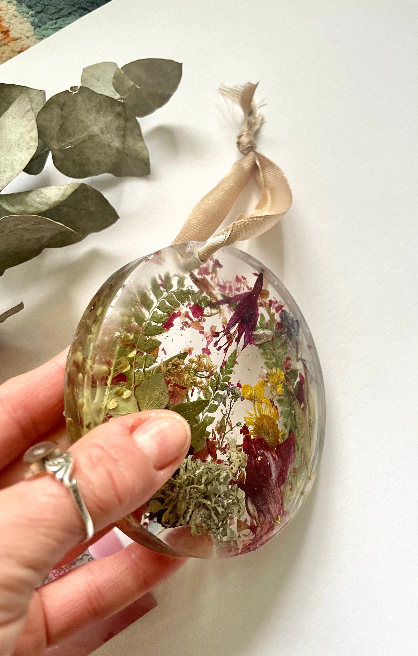 Wildflower resin disc hanging decoration