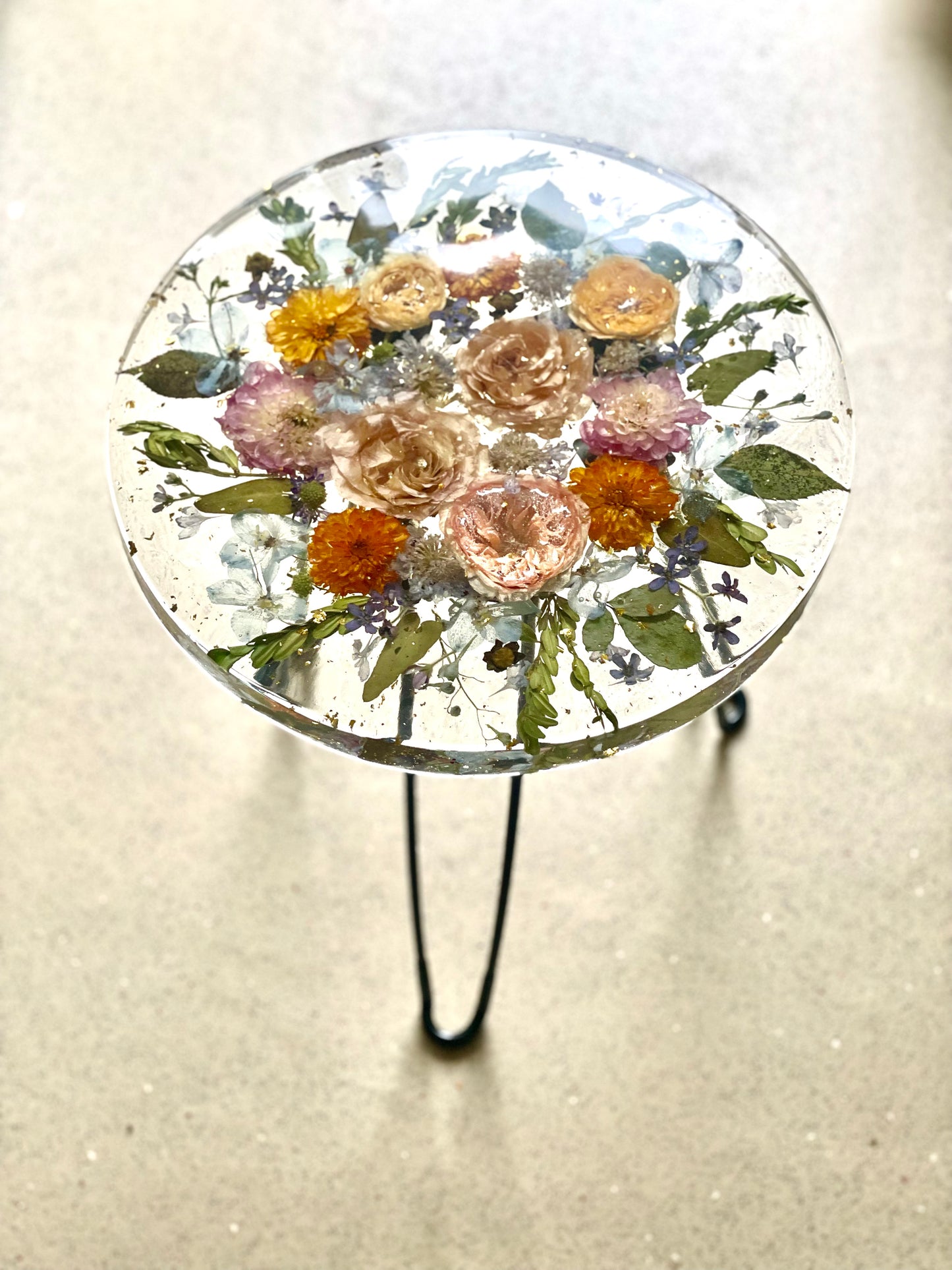 Flower preservation table