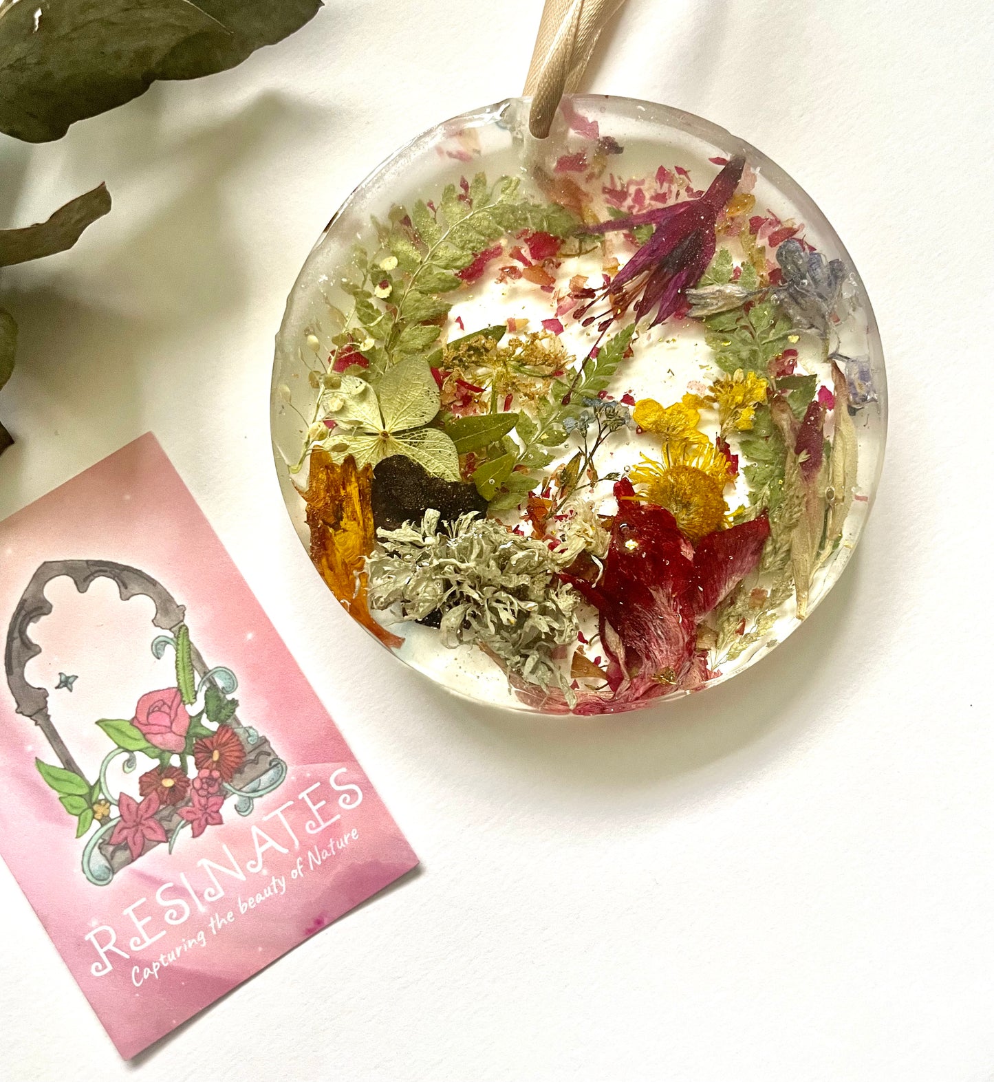 Wildflower resin disc hanging decoration