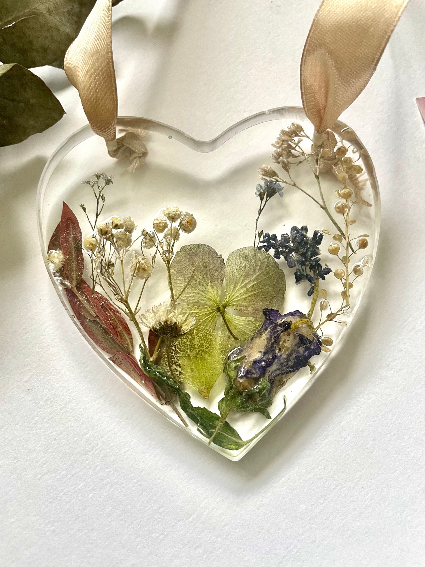 Dried flower resin hanging heart