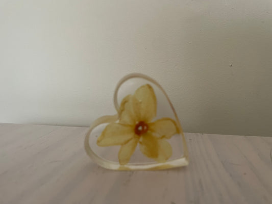 Birth flower standing resin heart