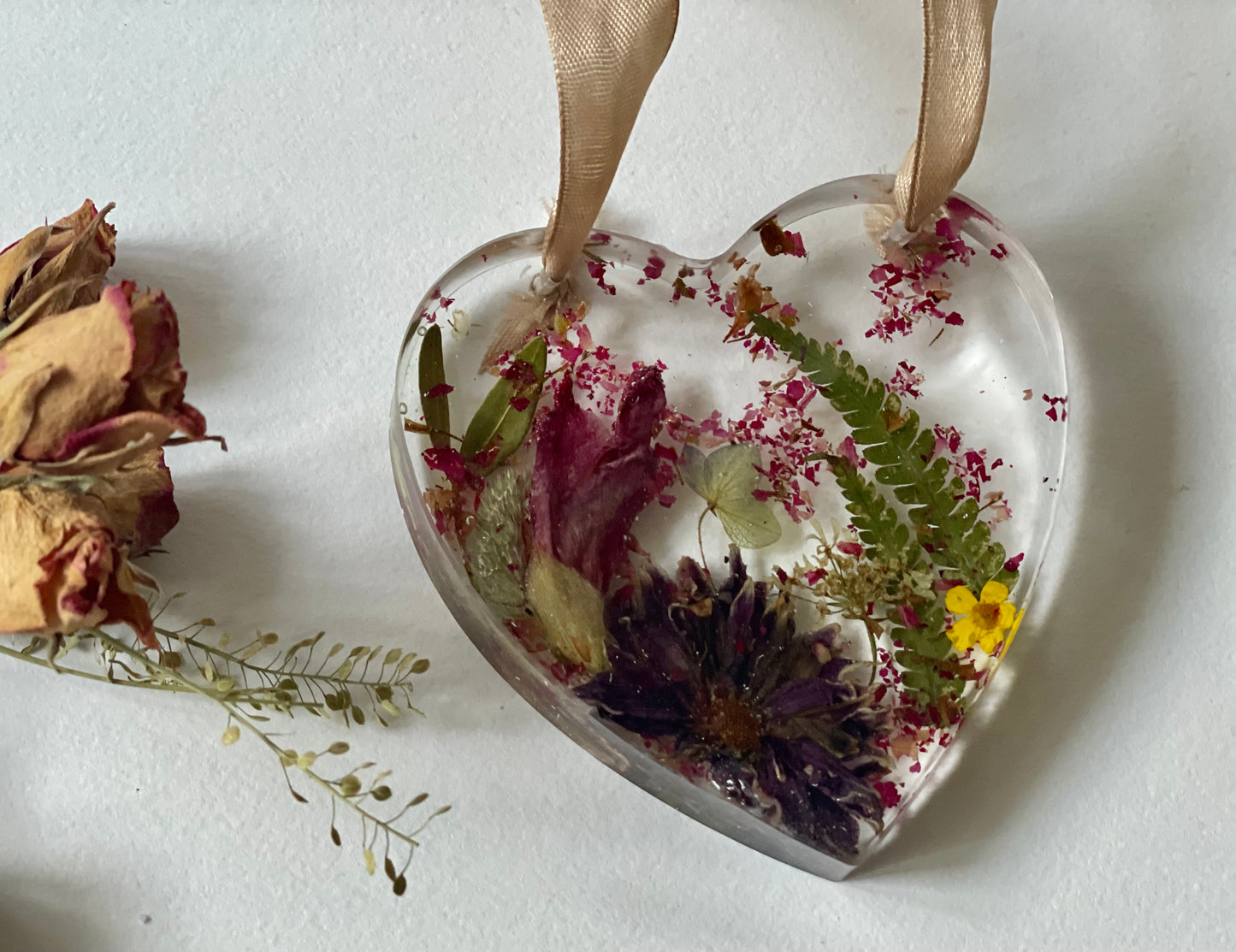 Dried flower resin hanging heart