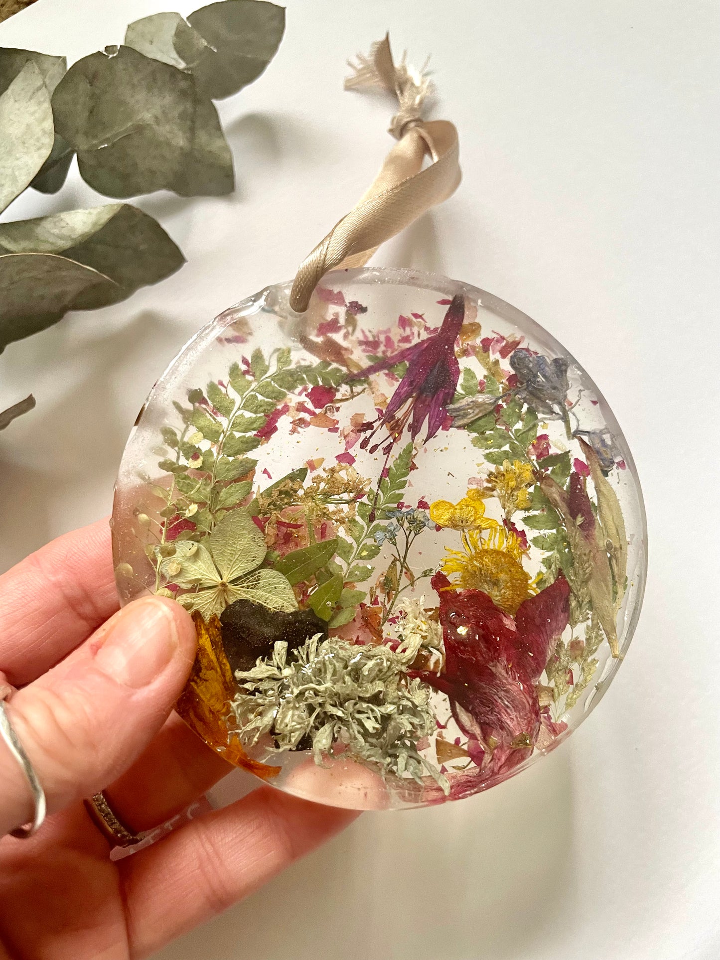 Wildflower resin disc hanging decoration