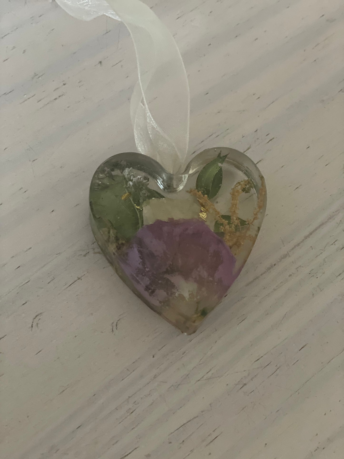 Flower preservation small resin heart keepsake gift