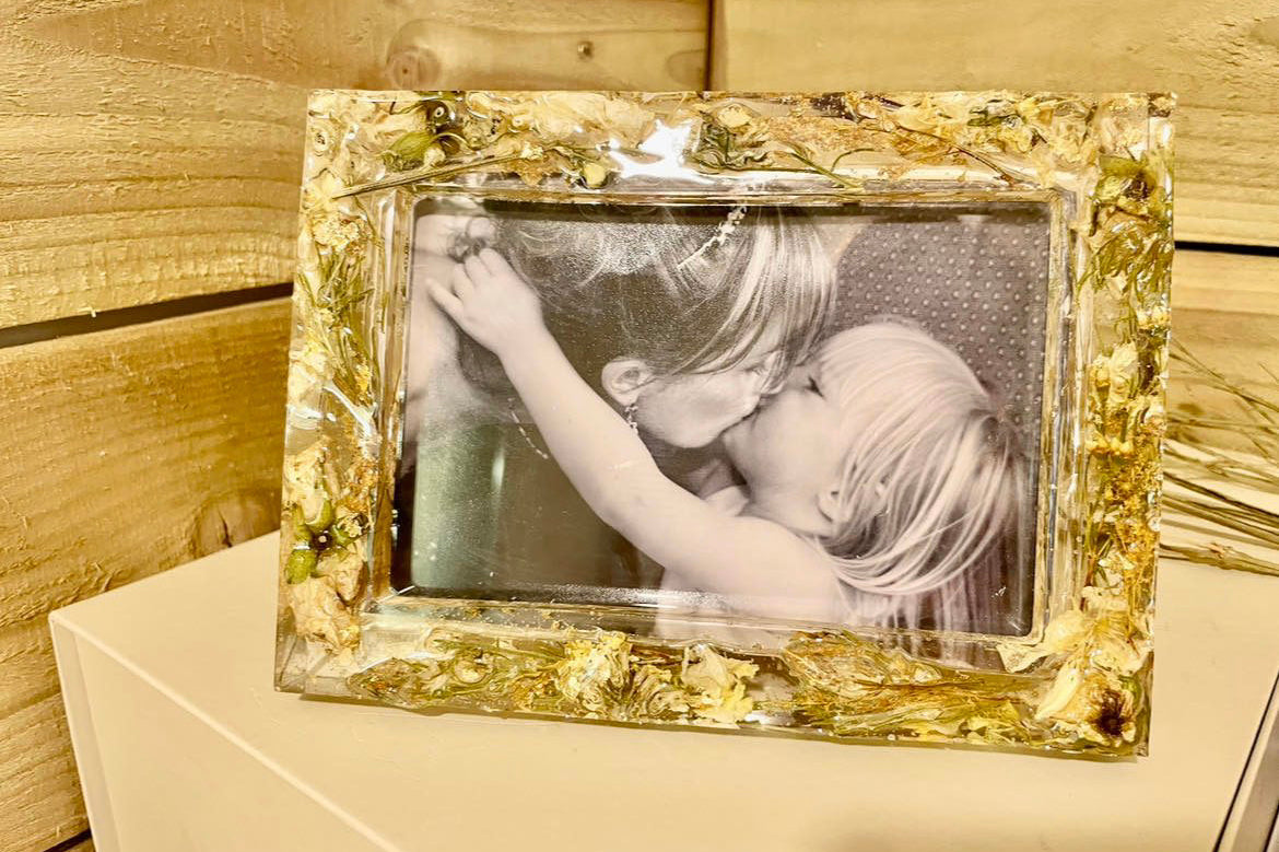 Flower preservation resin photo frame