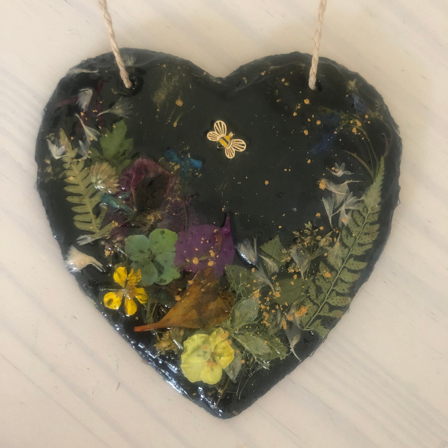 Resin and real flower slate heart gift for her, pressed flowers in resin, dried wildflowers on slate heart decoration, gift for nature lover