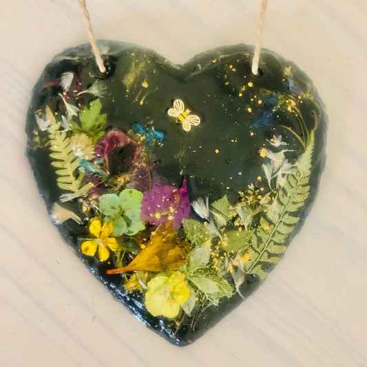 Resin and real flower slate heart gift for her, pressed flowers in resin, dried wildflowers on slate heart decoration, gift for nature lover