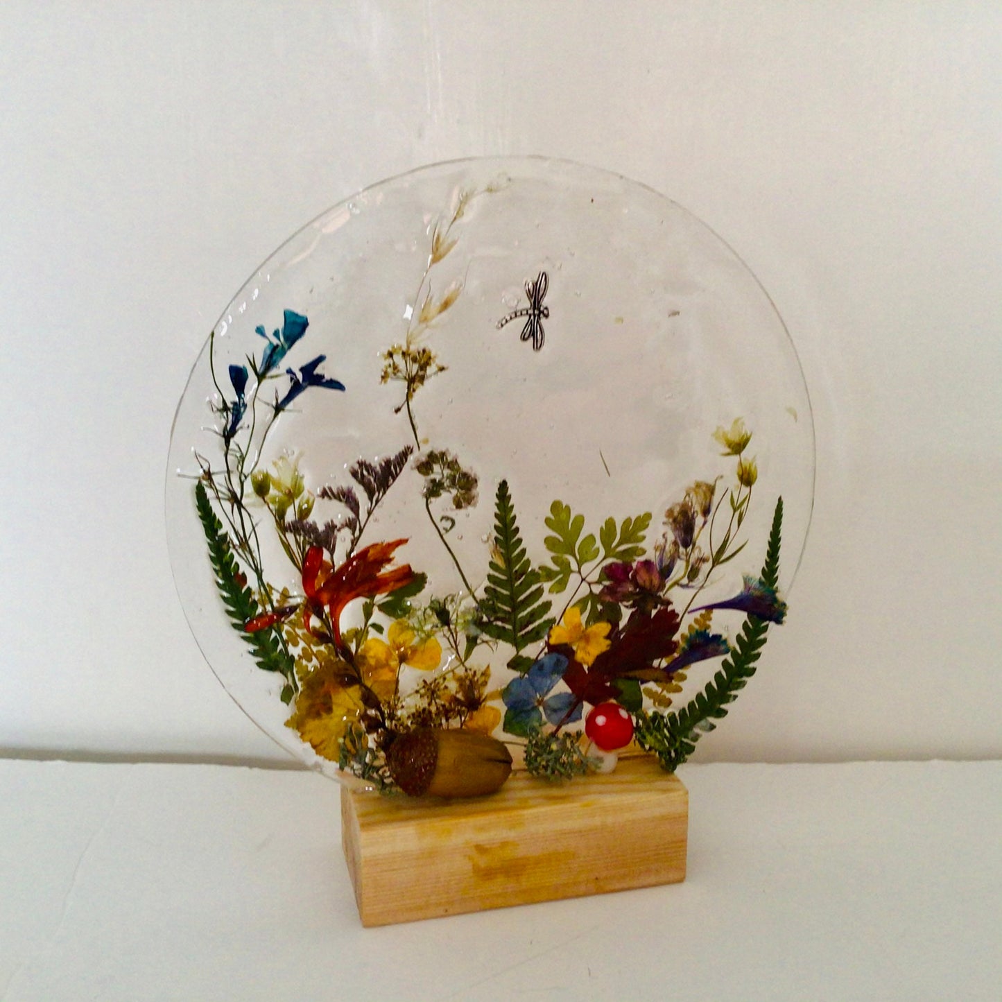 Wildflower and resin unique freestanding home decor, gift for her, birthday gift for nature lovers, English garden resin preservation,