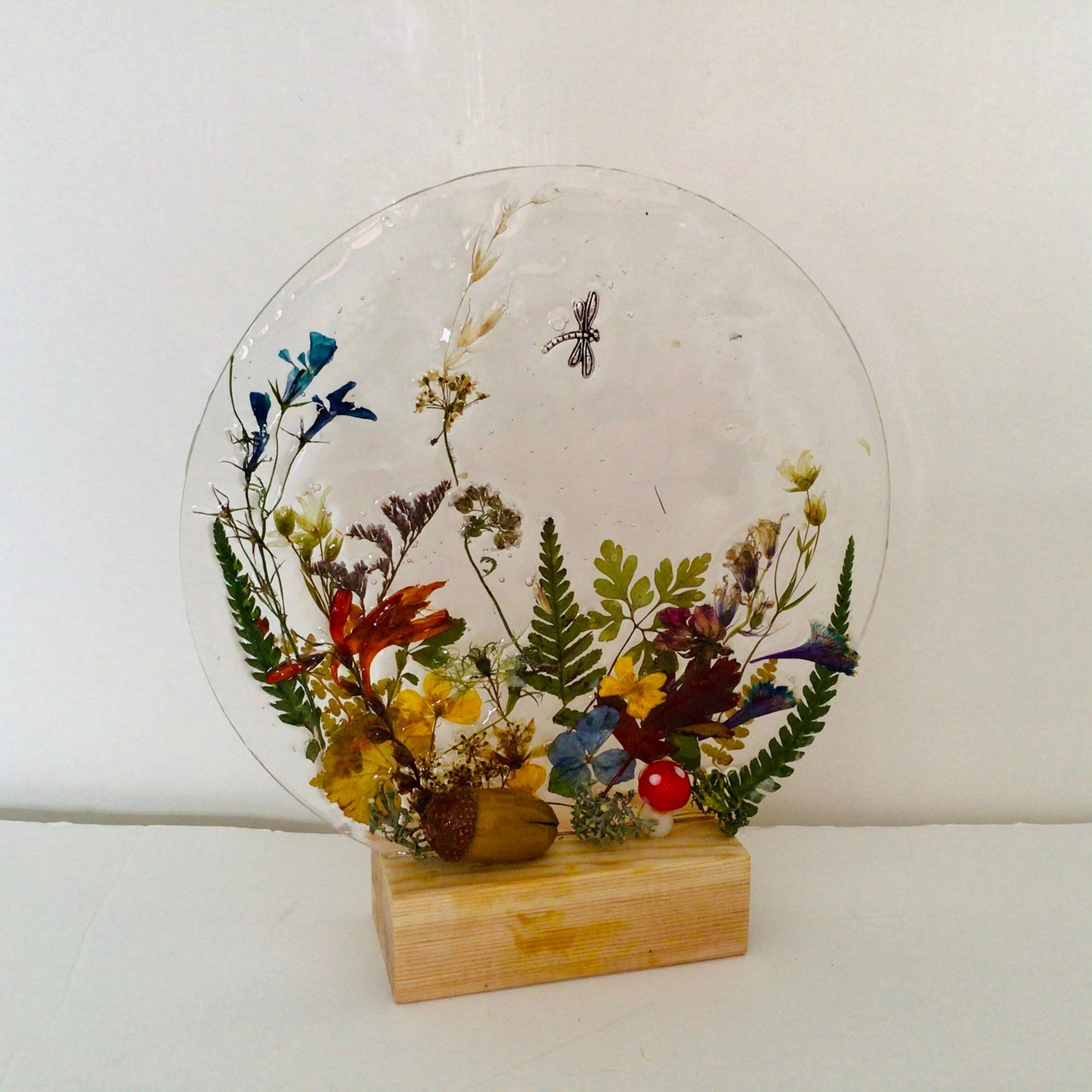 Wildflower and resin unique freestanding home decor, gift for her, birthday gift for nature lovers, English garden resin preservation,