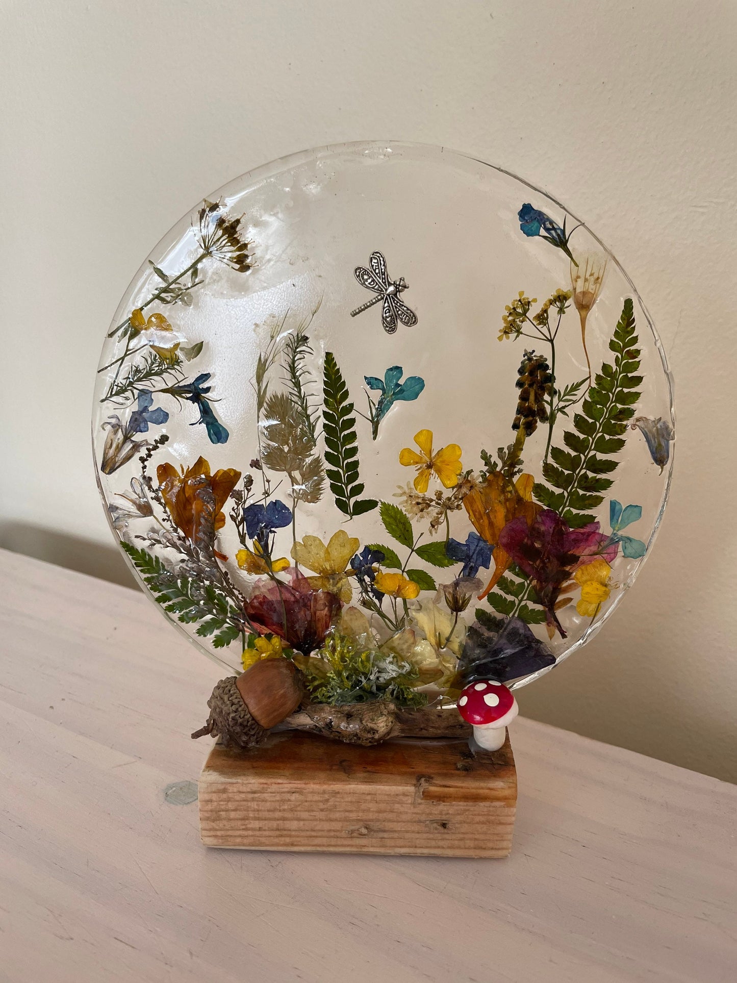 Wildflower and resin unique freestanding home decor, gift for her, birthday gift for nature lovers, English garden resin preservation,