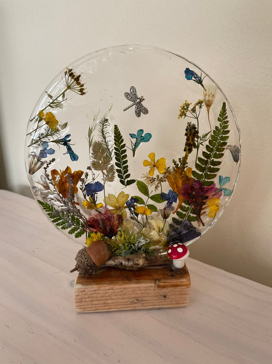 Wildflower and resin unique freestanding home decor, gift for her, birthday gift for nature lovers, English garden resin preservation,