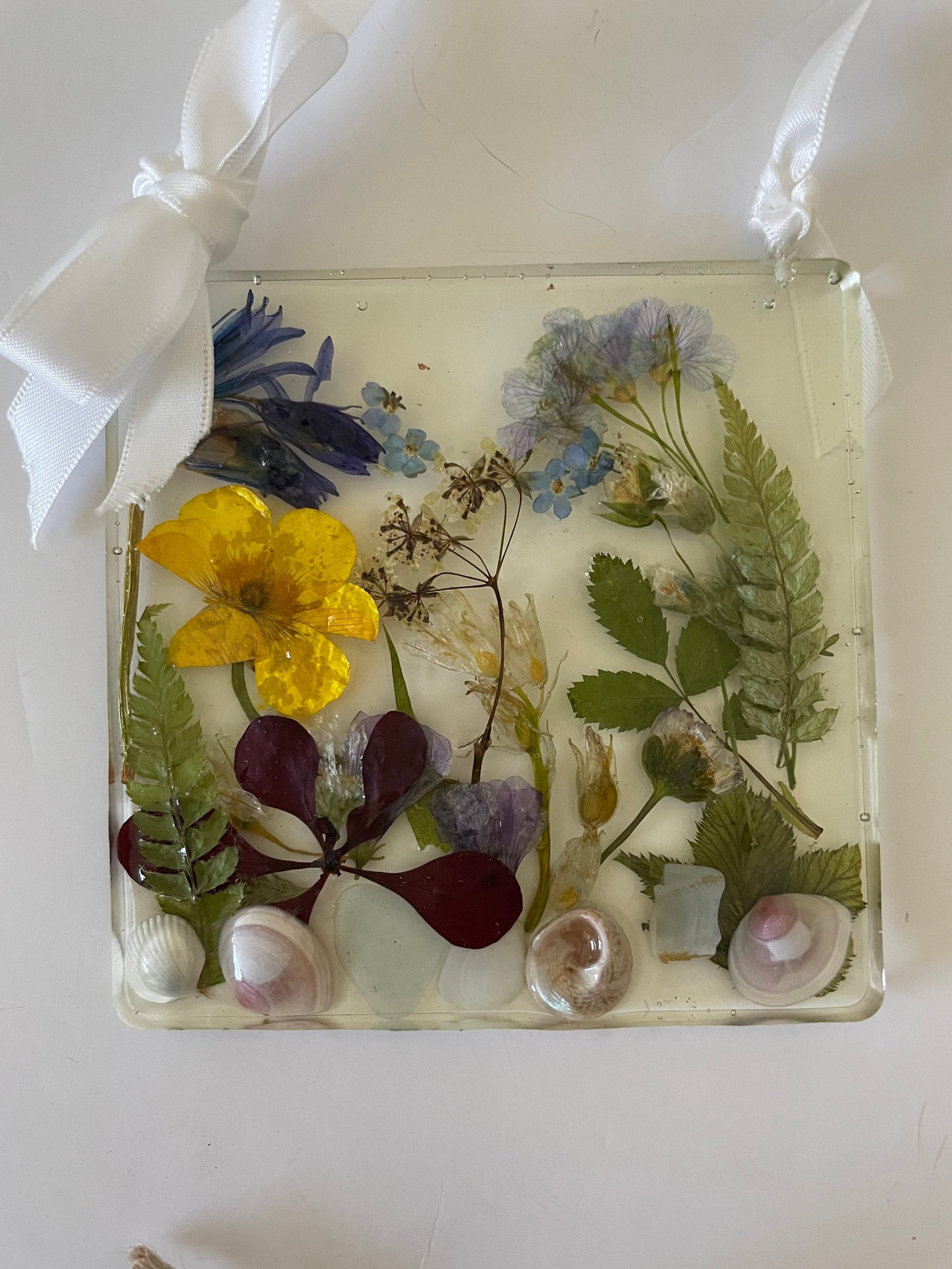 Real flower Resin wall hanging,flowers preserved in resin gift for her,resin and wildflower gift for Christmas,handmade gift with flowers