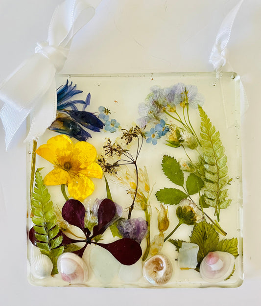 Real flower Resin wall hanging,flowers preserved in resin gift for her,resin and wildflower gift for Christmas,handmade gift with flowers