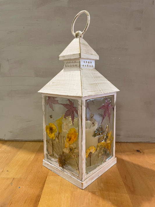 Lantern decorated with autumn leaves and real flowers, birthday gift, gift for gardeners, botanical gift, lantern for autumn coloured rooms