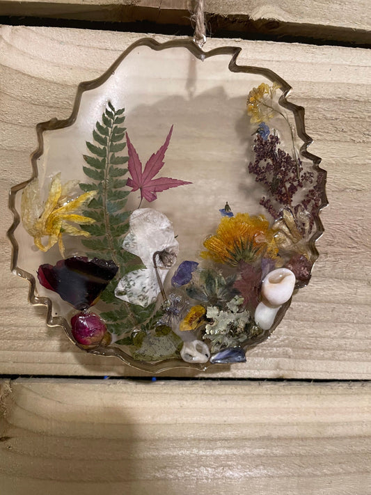 Wildflower and resin geode wall art, preserved flower gift for her, flowers in resin handmade gift, real flower wall art gift,