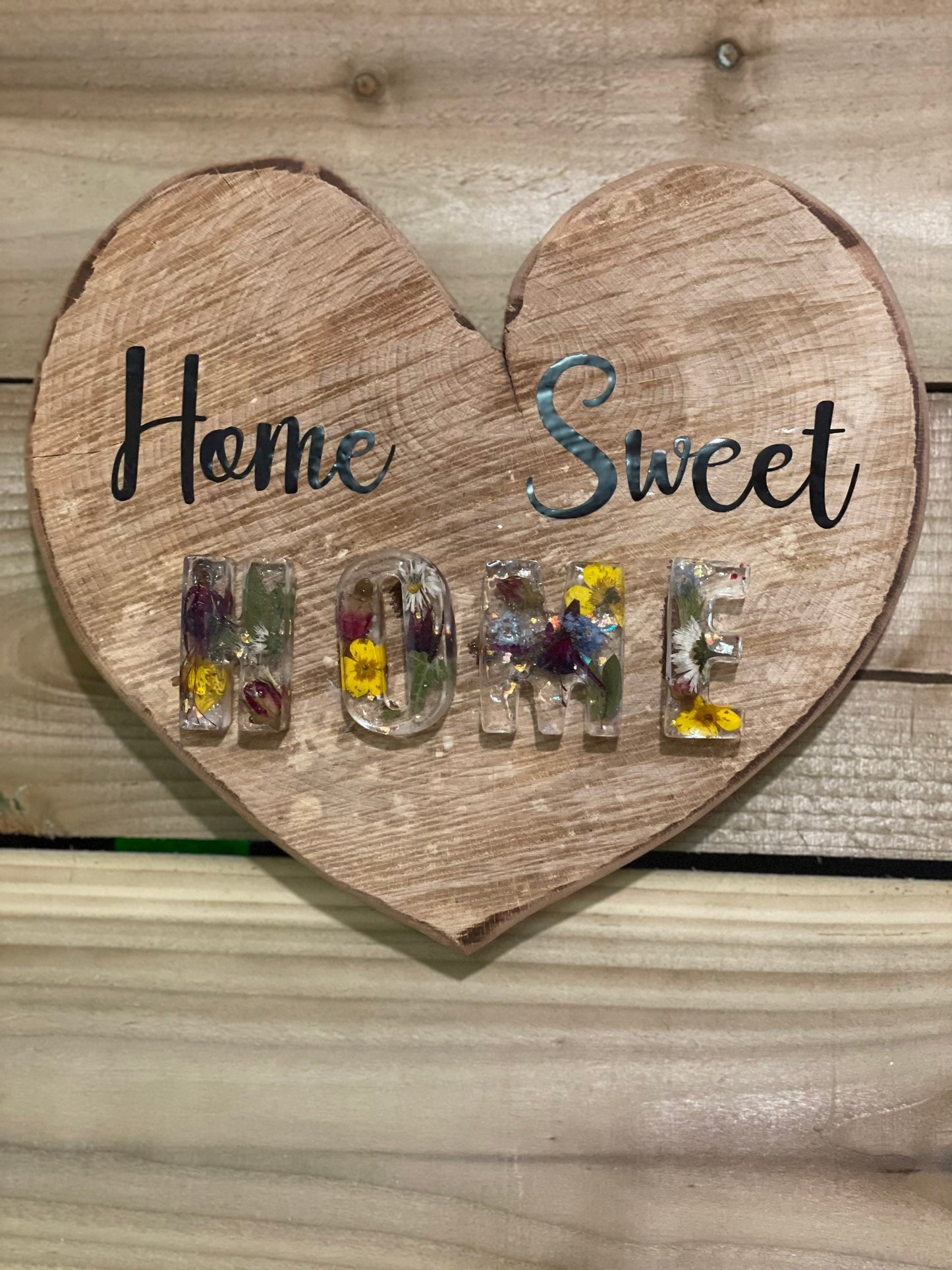 Home sweet home wooden heart with resin letters, hanging wall sign, gift for her, home sign with real flowers, housewarming