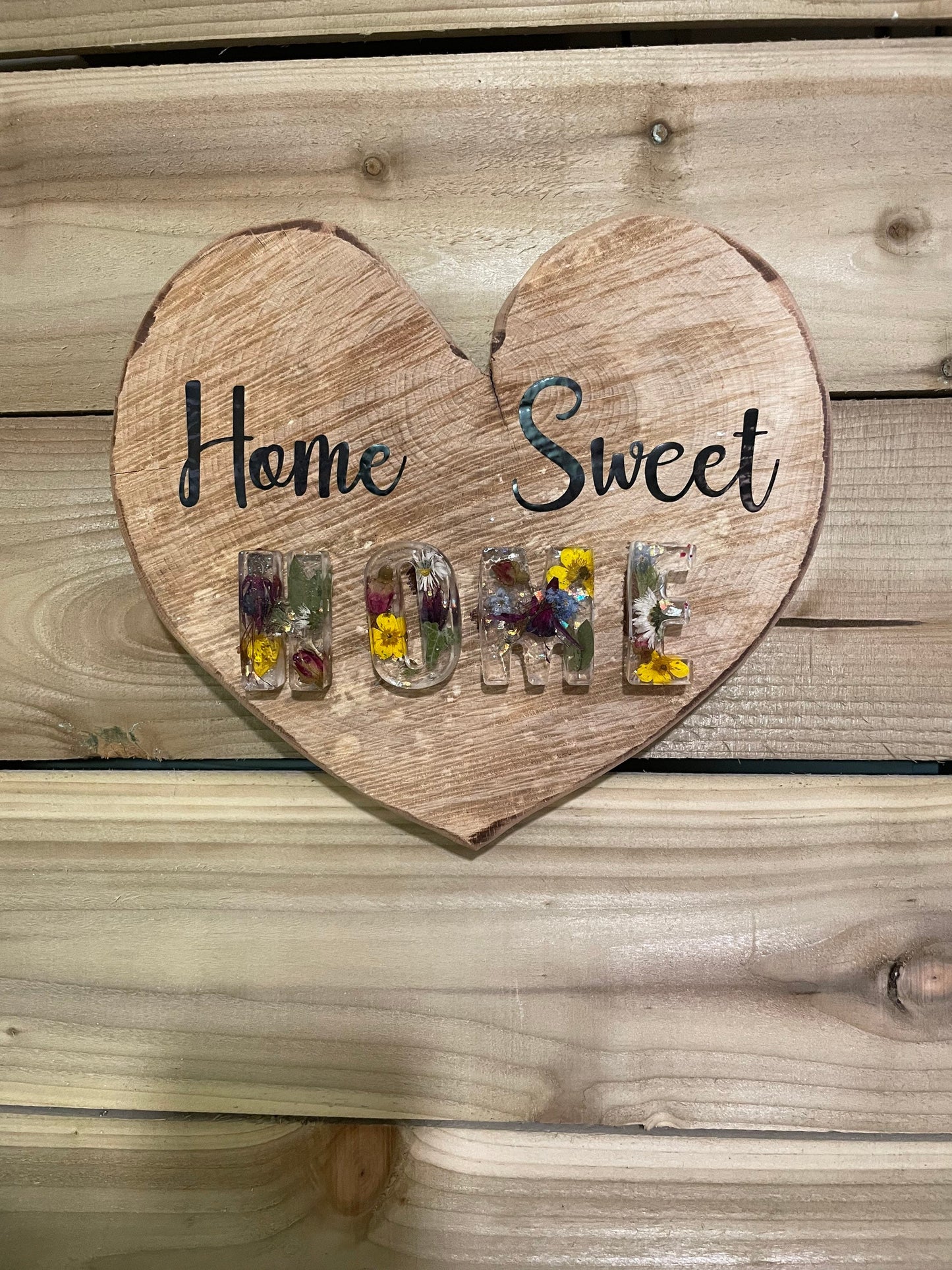 Home sweet home wooden heart with resin letters, hanging wall sign, gift for her, home sign with real flowers, housewarming