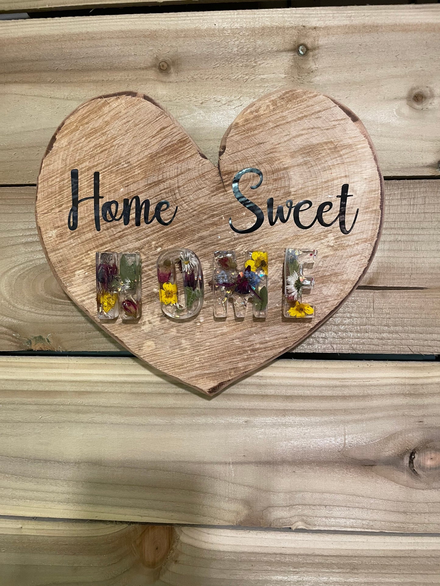 Home sweet home wooden heart with resin letters, hanging wall sign, gift for her, home sign with real flowers, housewarming