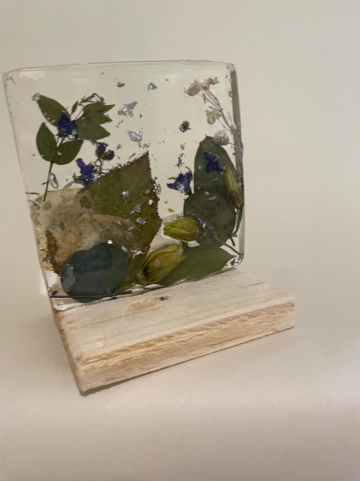 Flower and resin unique freestanding home decor, gift for her, birthday gift for nature lovers, mothers day gift, rustic flower preservation