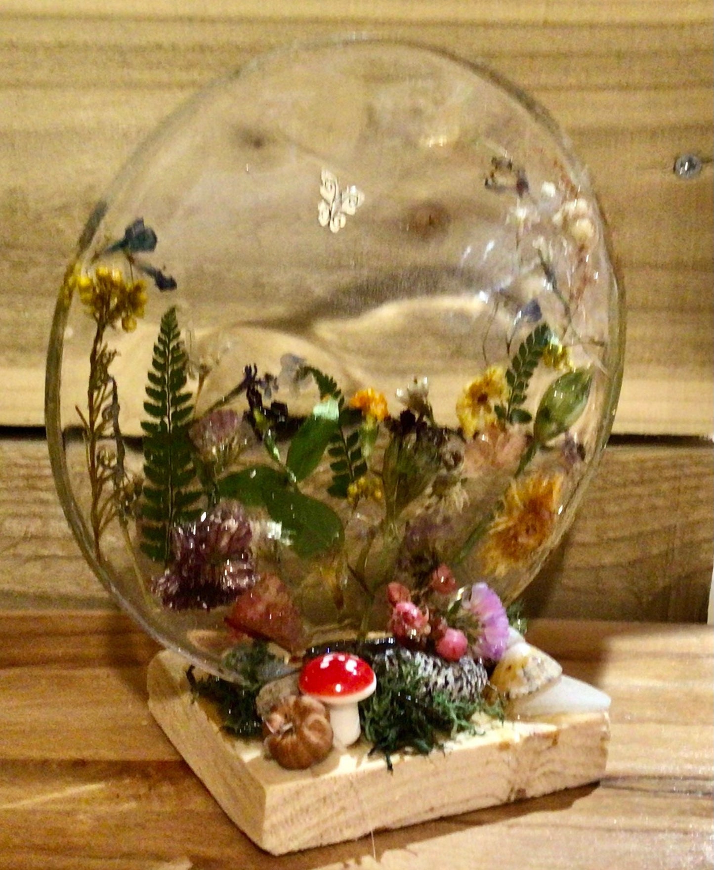 Wildflower and resin unique freestanding home decor, gift for her, birthday gift for nature lovers, English garden resin preservation,