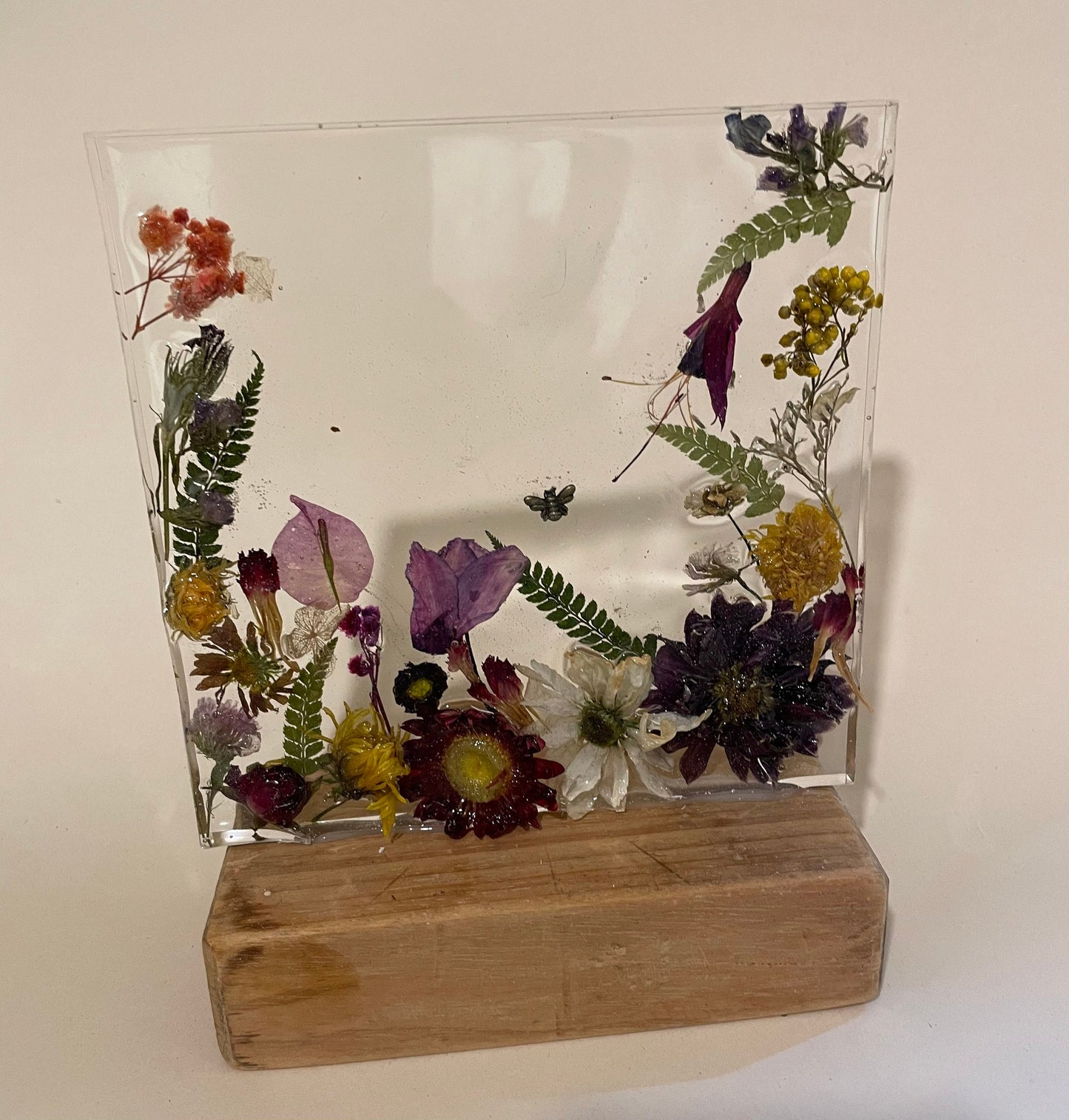 Real flower resin ornament, free standing wildflower resin art, Mother’s Day gift, gift for nature lover, birthday gift for her, diorama