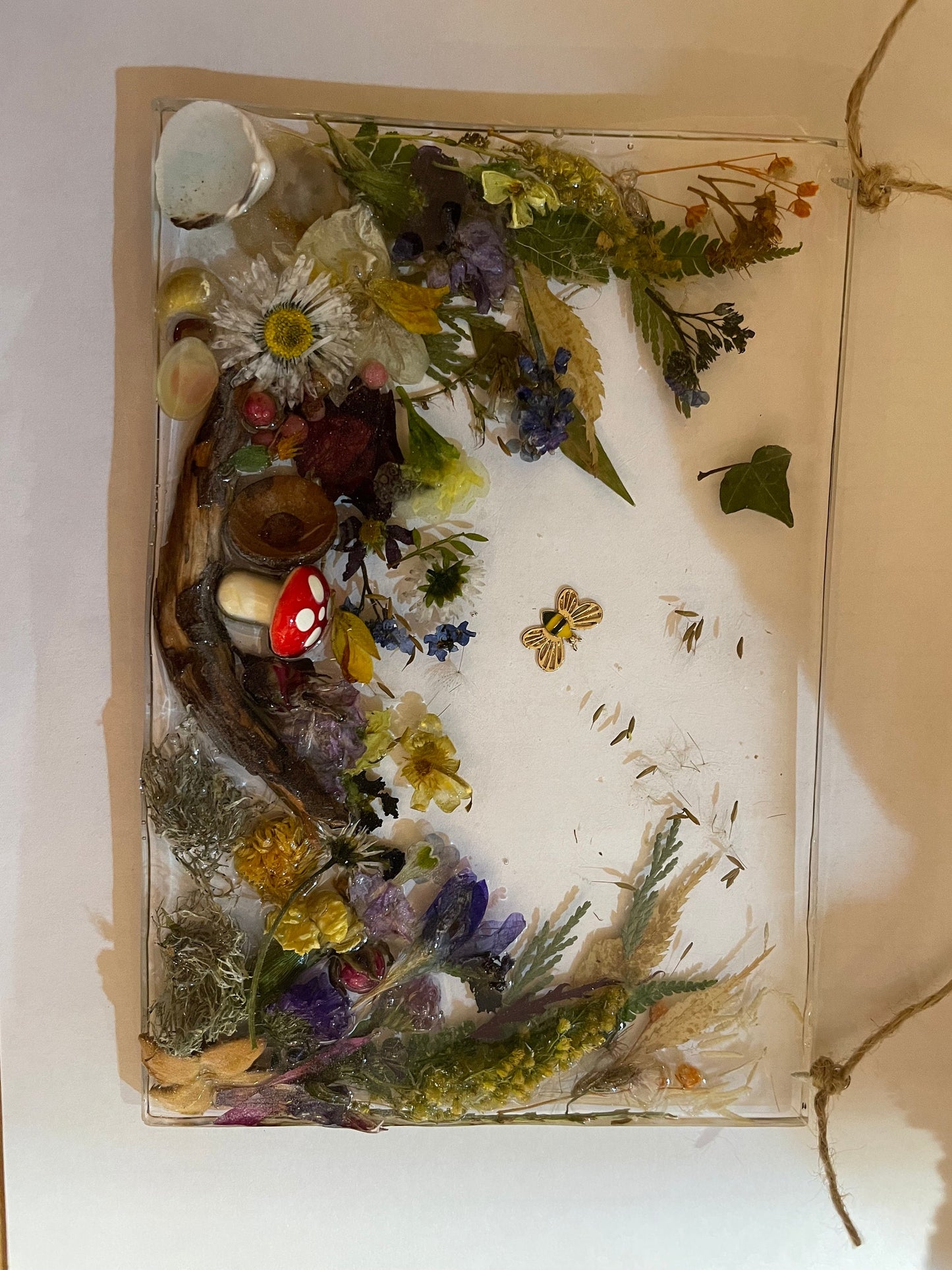 Resin flower wall hanging, Woodland Scene, gift for her, birthday gift, handmade wall art, Nature Gift For A Friend, dried flower wall art,