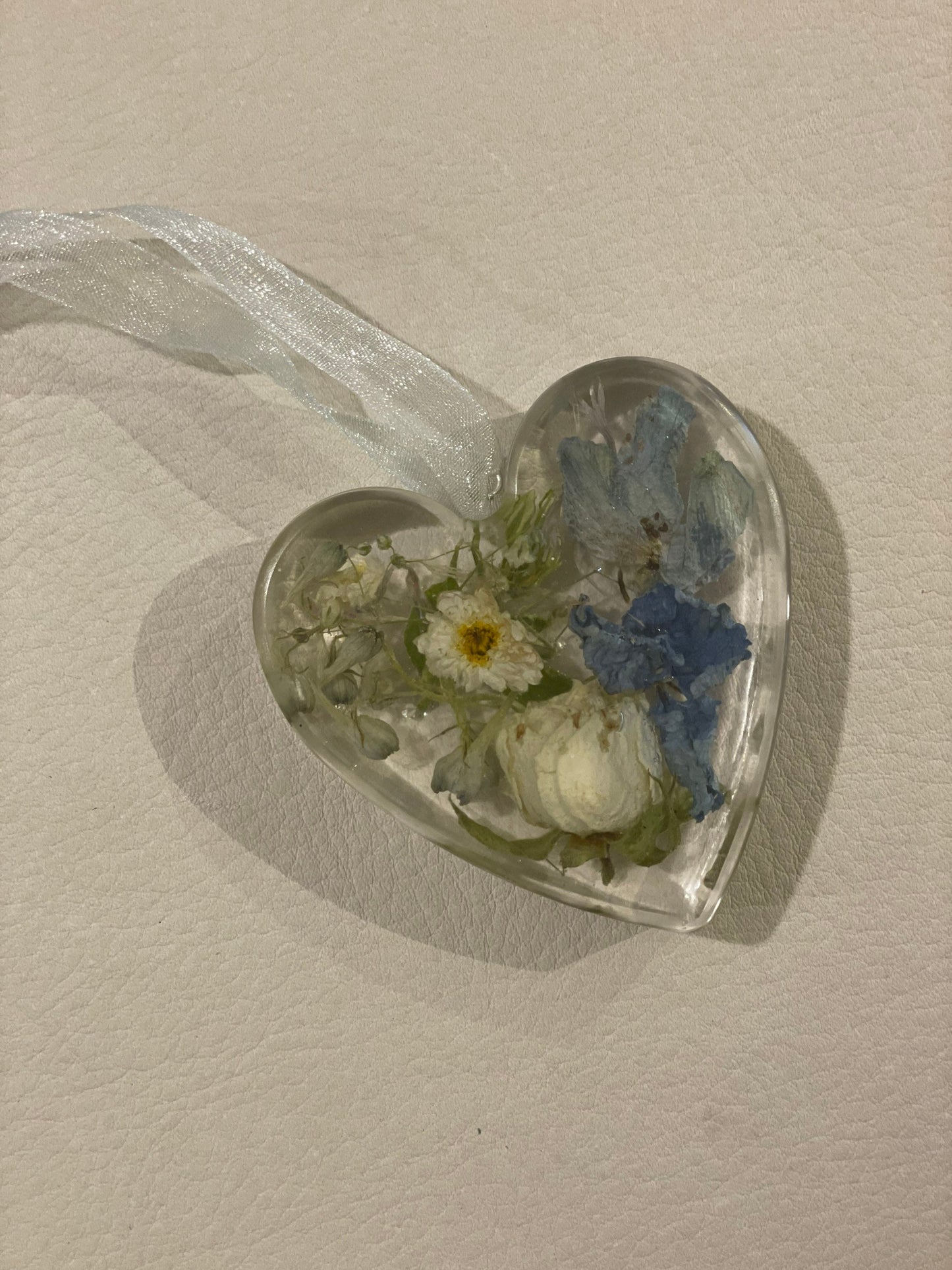 Wedding flowers preserved in resin heart, freestanding heart with flowers, gift for wedding, bouquet keepsake, flower preservation, resin