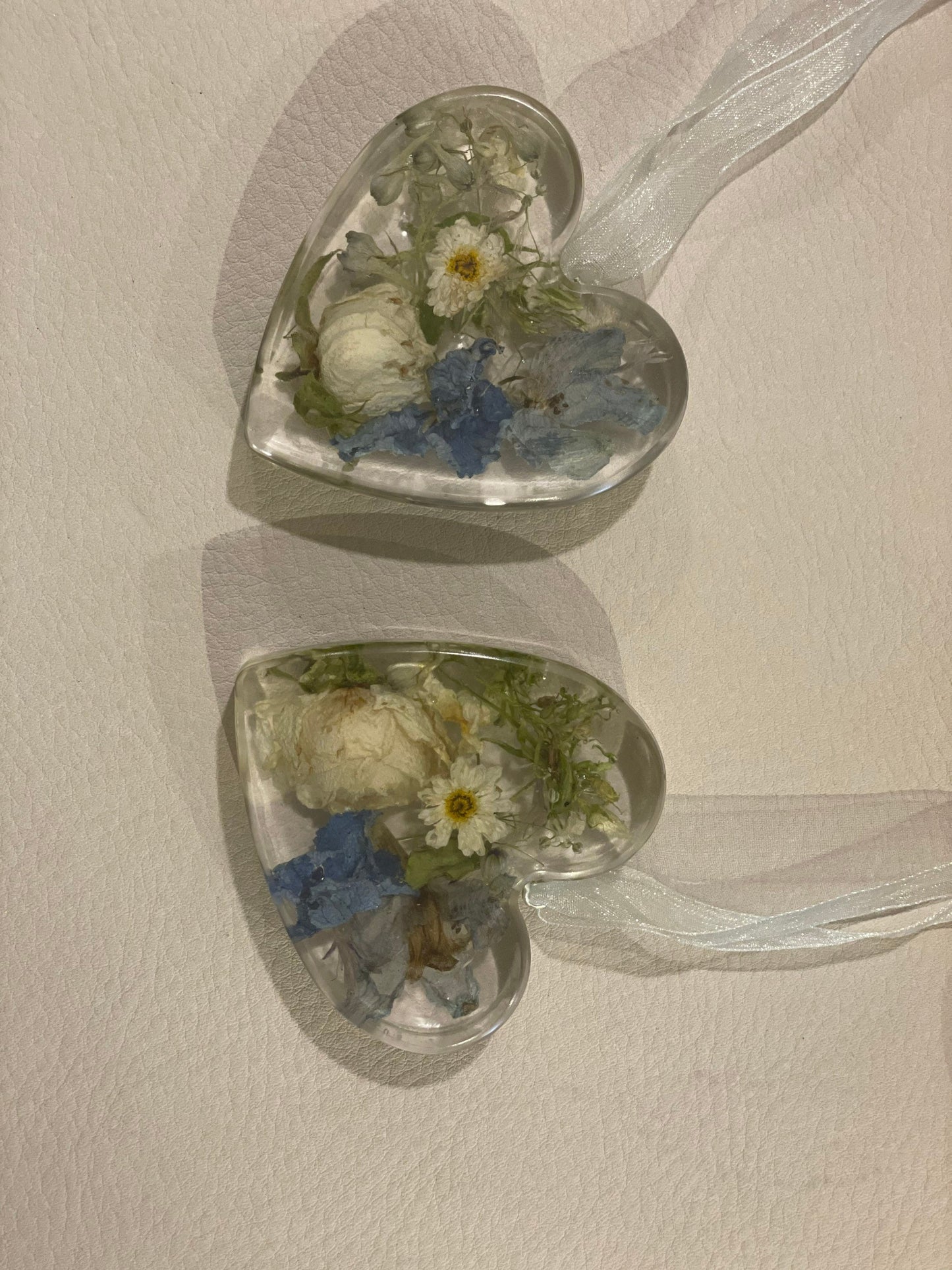 Wedding flowers preserved in resin heart, freestanding heart with flowers, gift for wedding, bouquet keepsake, flower preservation, resin