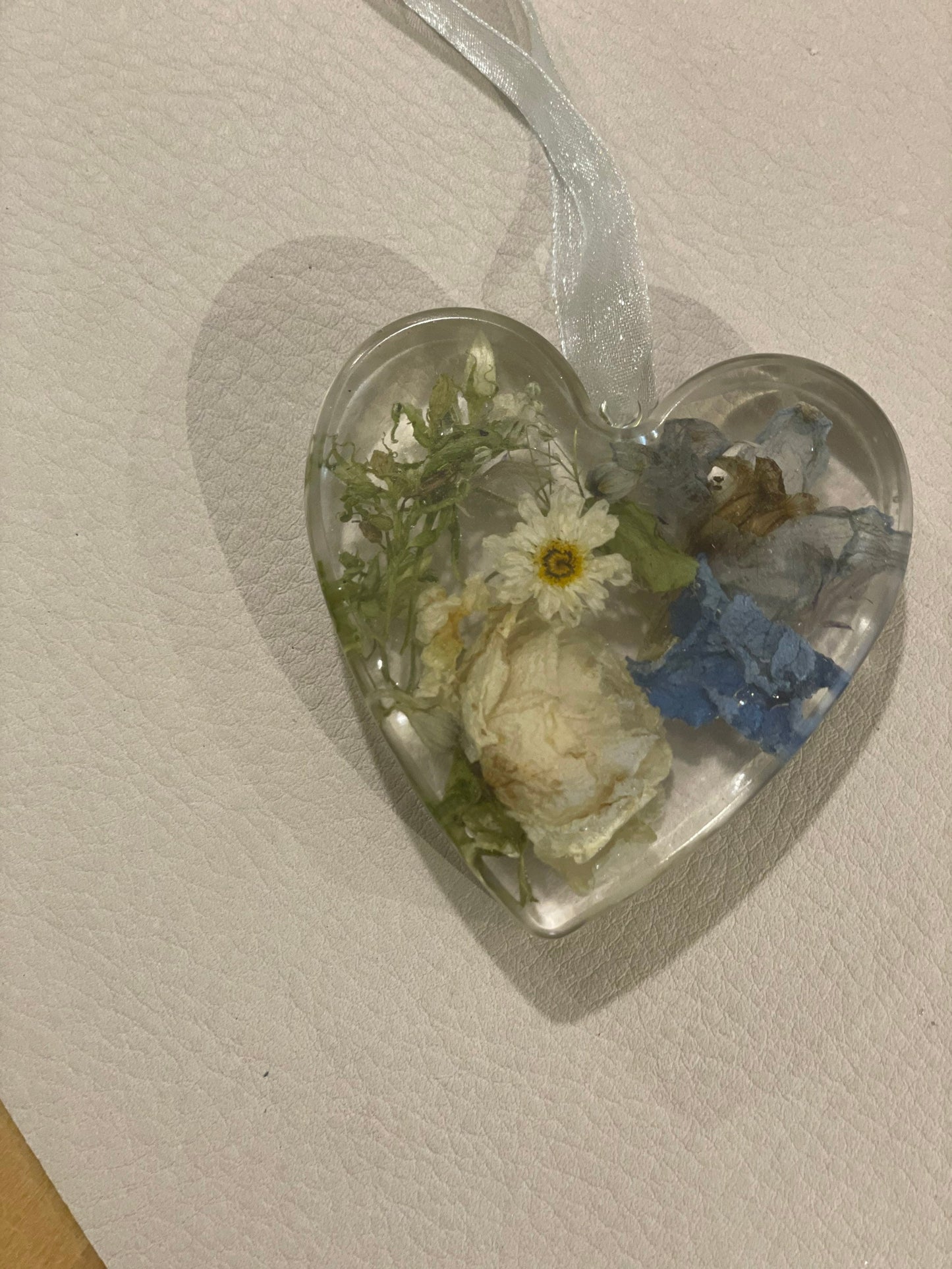 Wedding flowers preserved in resin heart, freestanding heart with flowers, gift for wedding, bouquet keepsake, flower preservation, resin