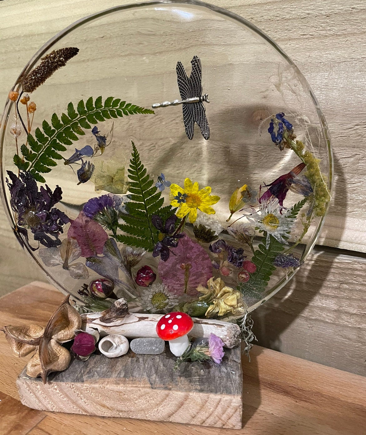 Wildflower and resin unique freestanding home decor, gift for her, birthday gift for nature lovers, English garden resin preservation,