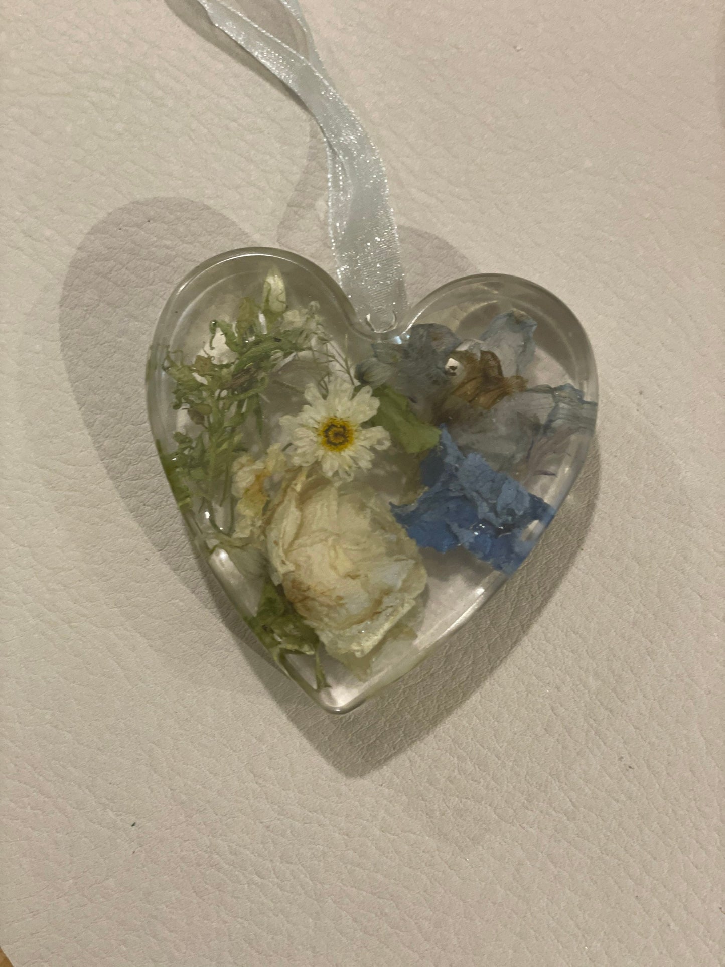 Wedding flowers preserved in resin heart, freestanding heart with flowers, gift for wedding, bouquet keepsake, flower preservation, resin