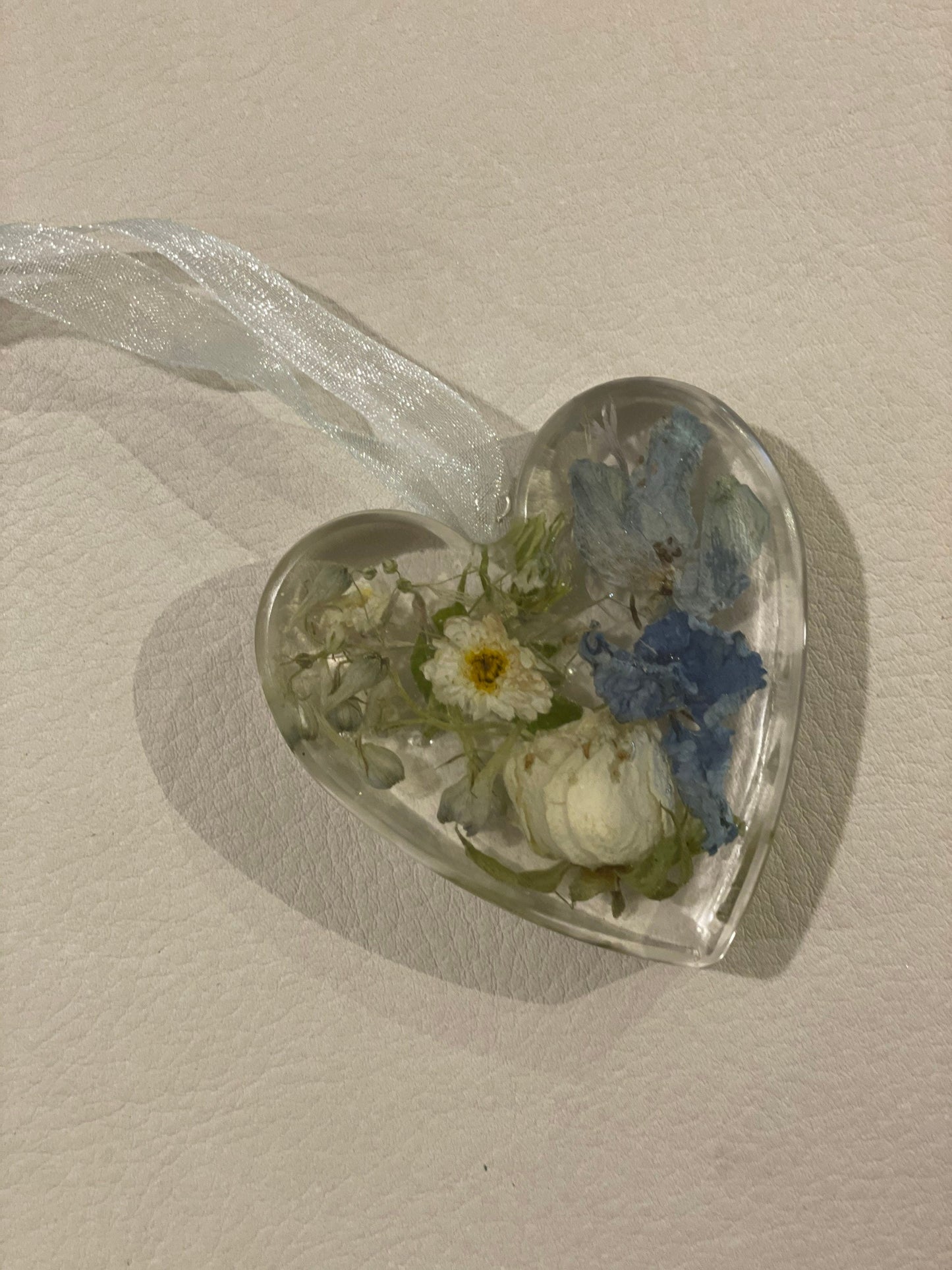 Wedding flowers preserved in resin heart, freestanding heart with flowers, gift for wedding, bouquet keepsake, flower preservation, resin