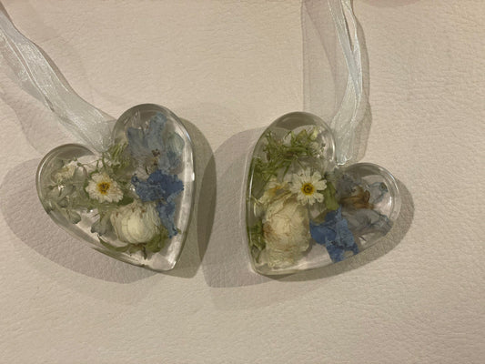 Wedding flowers preserved in resin heart, freestanding heart with flowers, gift for wedding, bouquet keepsake, flower preservation, resin