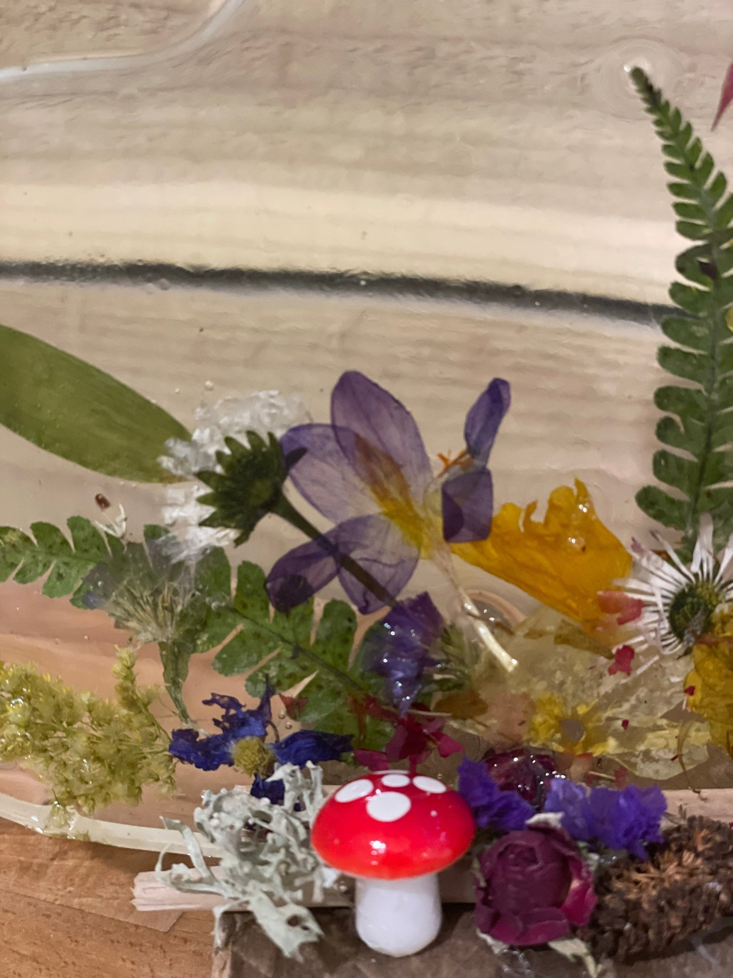 Resin and wildflower gift for her, handmade resin and preserved flower gift, pressed flower ornament, freestanding dried flower decor,