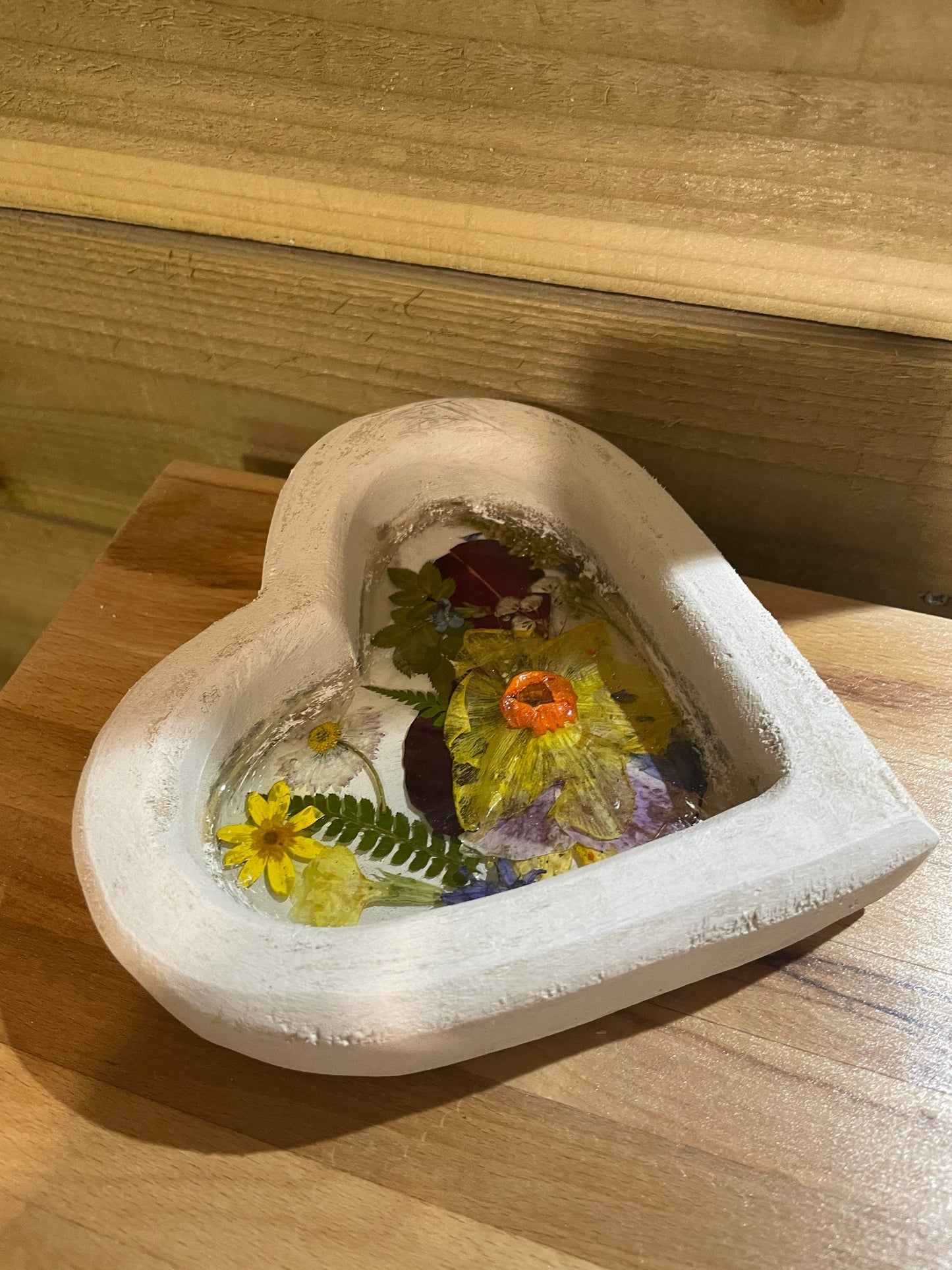 Flowers in resin trinket dish, pressed flowers, gift for her, Mother’s Day gift, birthday gift, nature lover gift, real flower art, flowers