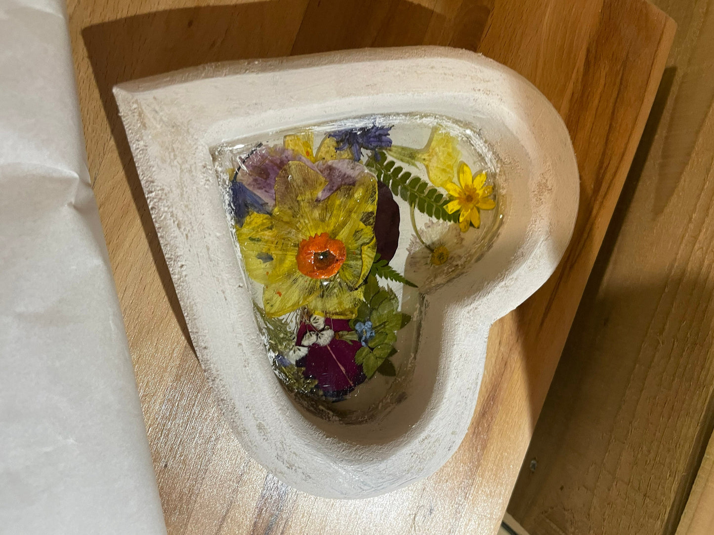 Flowers in resin trinket dish, pressed flowers, gift for her, Mother’s Day gift, birthday gift, nature lover gift, real flower art, flowers