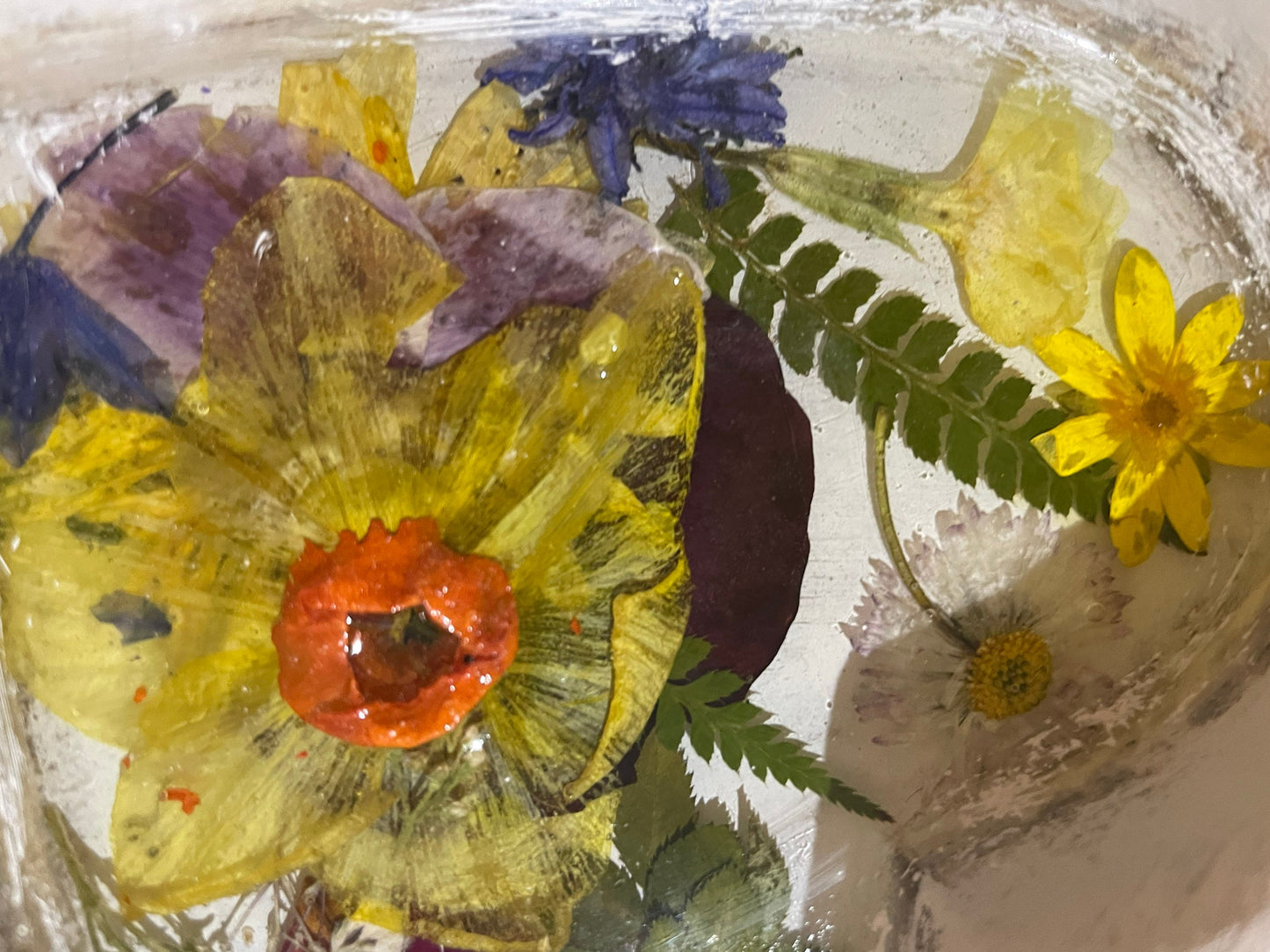 Flowers in resin trinket dish, pressed flowers, gift for her, Mother’s Day gift, birthday gift, nature lover gift, real flower art, flowers