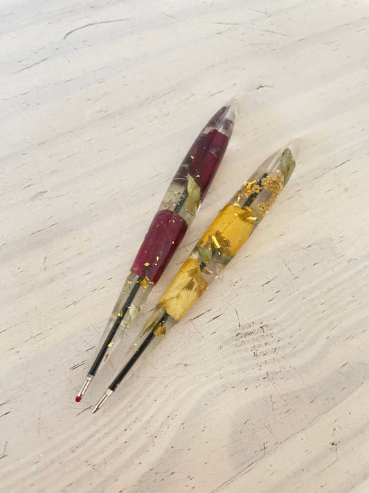 Real flower and resin pens, wedding gift, wedding favours, pens for weddings, handmade pens, Christmas gift, unique gift for her,